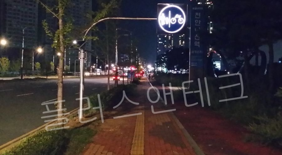 방수 방진 설계로 튼튼한 자전거 보행자 겸용 도로 야간 발광 LED표지판 시공