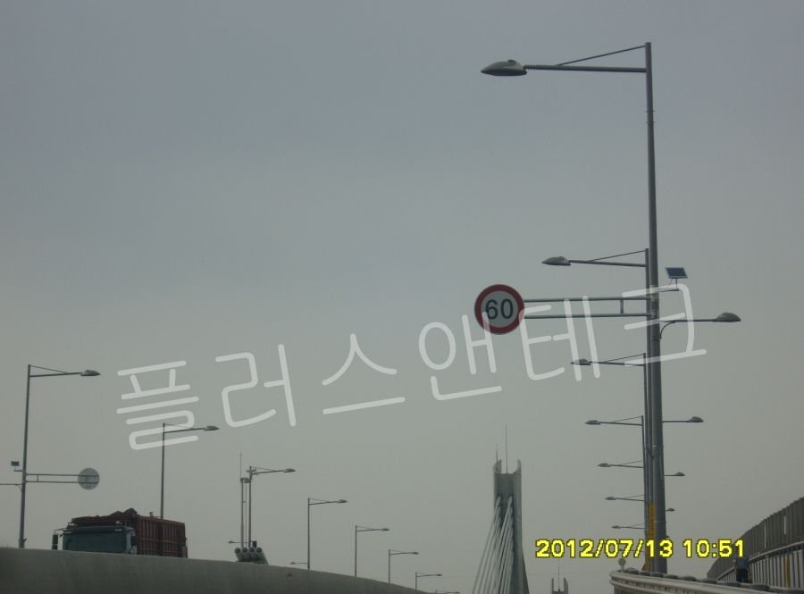 플러스앤테크 도로표지판 - 배선 공사가 필요 없는 태양광 LED 속도제한 장치