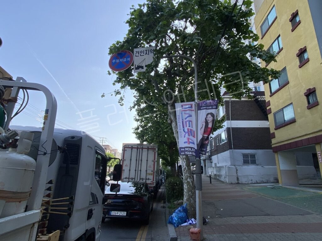 부평남초등학교 인근 경인로901번길 어린이보호구역 표지판 시공 전 전신주 모습