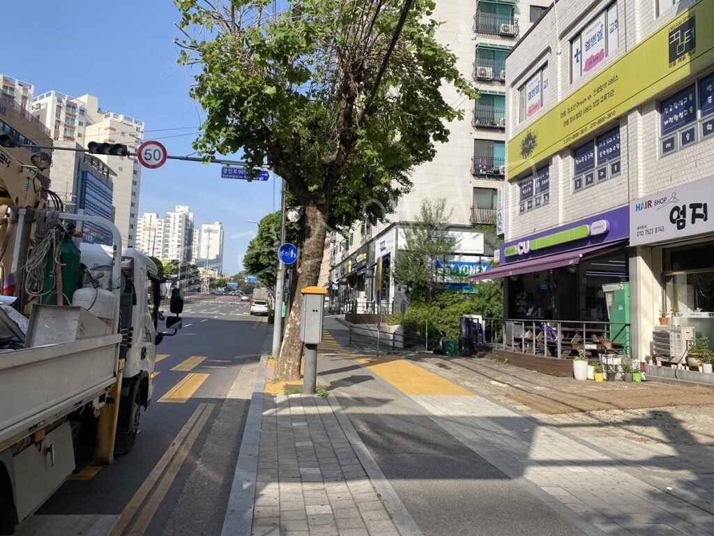 부평남초등학교 통학로 진입부 어린이보호구역 표지판 정비 전 경인로901번길