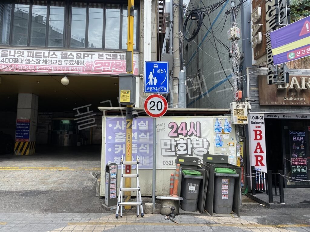 일방통행 구간 전주 표지판 설치 전 모습